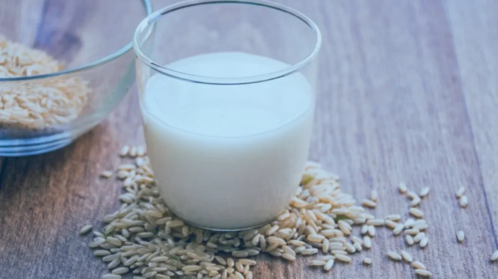 Descubra os benefícios do leite de arroz e receitas deliciosas para intolerantes à lactose